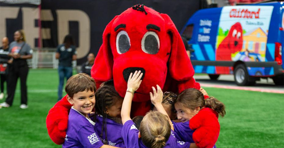 Image: Mercedes-Benz USA and Safe Kids Worldwide Launch Clifford Takes a Ride and Kick Off National Book and Safety Tour